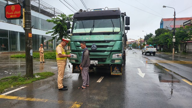 Thái Bình: Xử phạt 4 trường hợp xe chở hàng vượt quá tải trọng sau khi Tạp chí GTVT phản ánh- Ảnh 3.