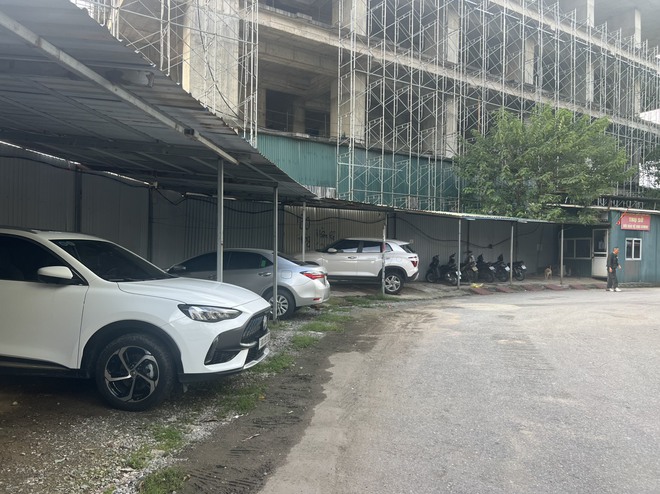 Hà Nội: Phạt tiền chủ bãi xe không phép ở Hà Đông, giao địa phương giám sát tái vi phạm- Ảnh 2.