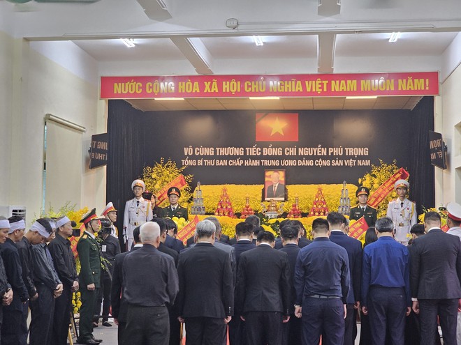 Thầm lặng đảm bảo ATGT ngày Quốc tang Tổng Bí thư Nguyễn Phú Trọng- Ảnh 7.