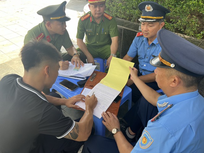 Hà Nội: Phạt tiền chủ bãi xe không phép ở Hà Đông, giao địa phương giám sát tái vi phạm- Ảnh 1.