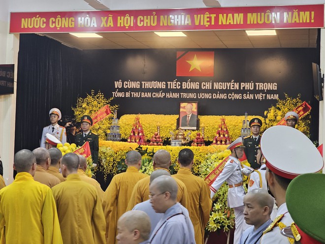 Thầm lặng đảm bảo ATGT ngày Quốc tang Tổng Bí thư Nguyễn Phú Trọng- Ảnh 8.