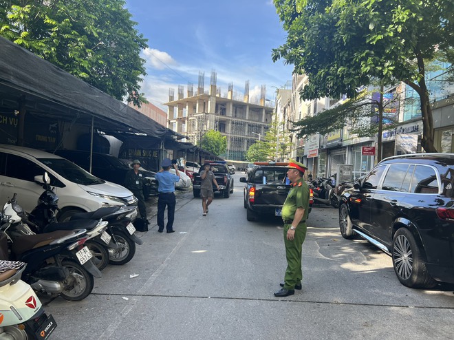 Hà Nội: Phạt tiền chủ bãi xe không phép ở Hà Đông, giao địa phương giám sát tái vi phạm- Ảnh 4.