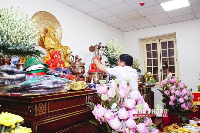 Lãnh đạo Bộ GTVT dâng hương Chủ tịch Hồ Chí Minh nhân kỷ niệm Ngày Thương binh Liệt sĩ- Ảnh 1.