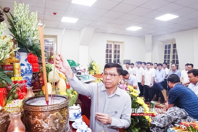 Lãnh đạo Bộ GTVT dâng hương Chủ tịch Hồ Chí Minh nhân kỷ niệm Ngày Thương binh Liệt sĩ- Ảnh 7.