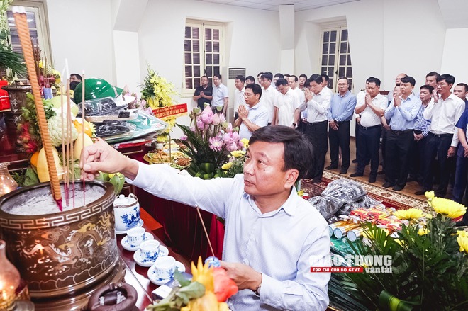 Lãnh đạo Bộ GTVT dâng hương Chủ tịch Hồ Chí Minh nhân kỷ niệm Ngày Thương binh Liệt sĩ- Ảnh 8.