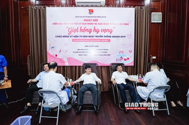 Bộ trưởng Nguyễn Văn Thắng hiến máu, kêu gọi toàn ngành chung tay vì cộng đồng và nạn nhân TNGT- Ảnh 8.