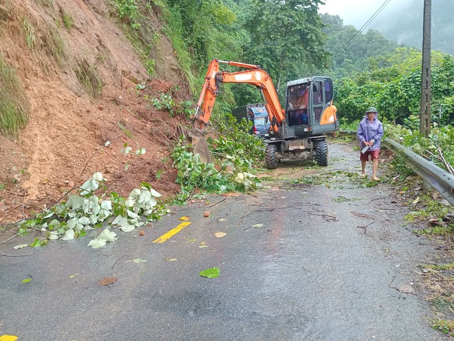 Trắng đêm đảm bảo giao thông, thông tuyến QL34 qua Cao Bằng- Ảnh 4. Trắng đêm đảm bảo giao thông, thông tuyến QL34 qua Cao Bằng- Ảnh 4.