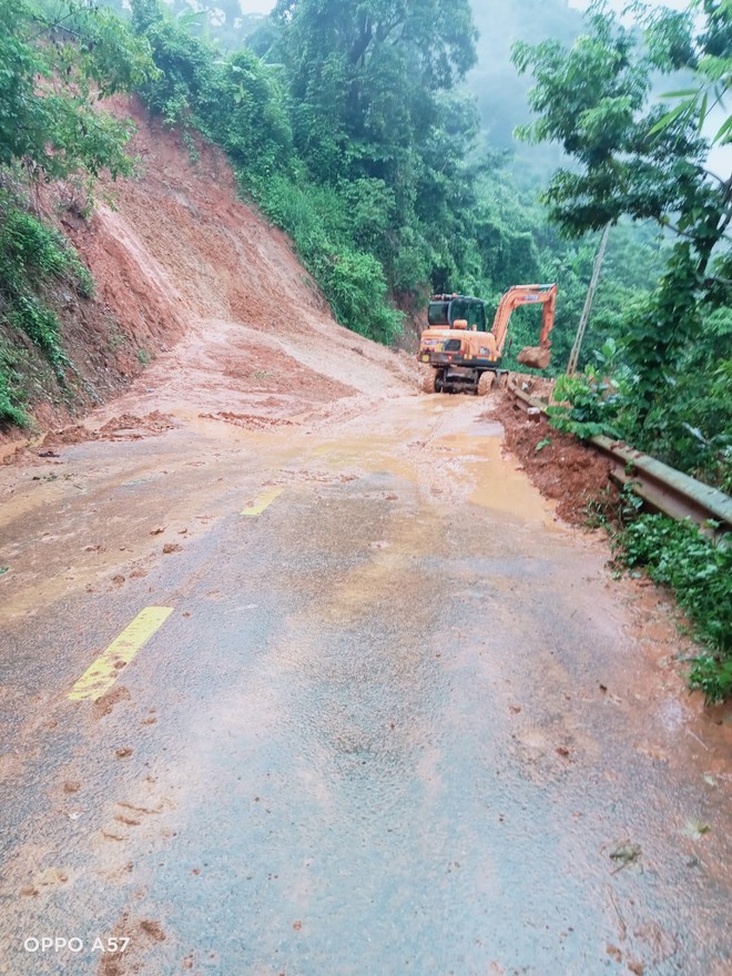 Trắng đêm đảm bảo giao thông, thông tuyến QL34 qua Cao Bằng- Ảnh 5. Trắng đêm đảm bảo giao thông, thông tuyến QL34 qua Cao Bằng- Ảnh 5.