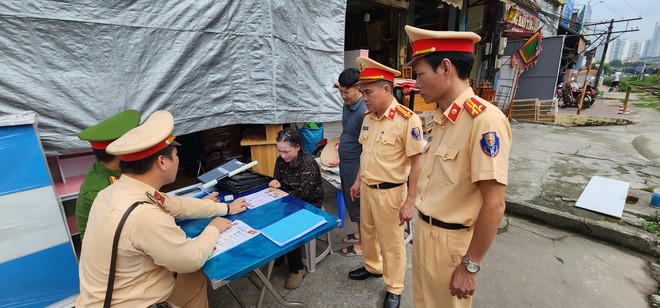 Cục CSGT phối hợp với địa phương ra quân đảm bảo trật tự ATGT đường sắt - Ảnh 2.