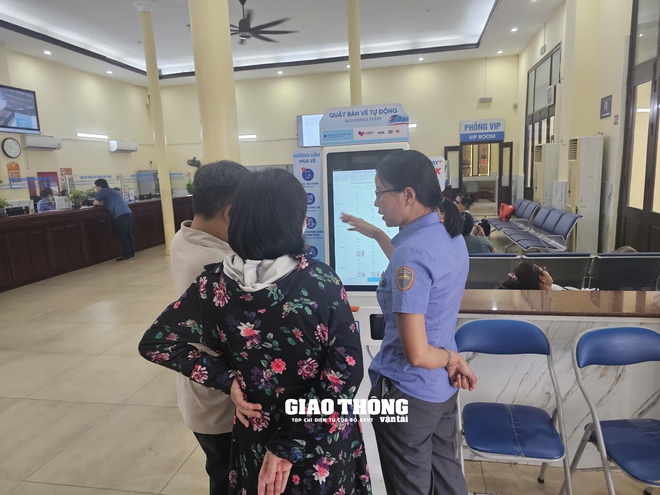 Chùm ảnh: Lễ 2/9, dòng người nườm nượp di chuyển bằng phương tiện tàu hỏa- Ảnh 3. Chùm ảnh: Lễ 2/9, dòng người nườm nượp di chuyển bằng phương tiện tàu hỏa- Ảnh 3.