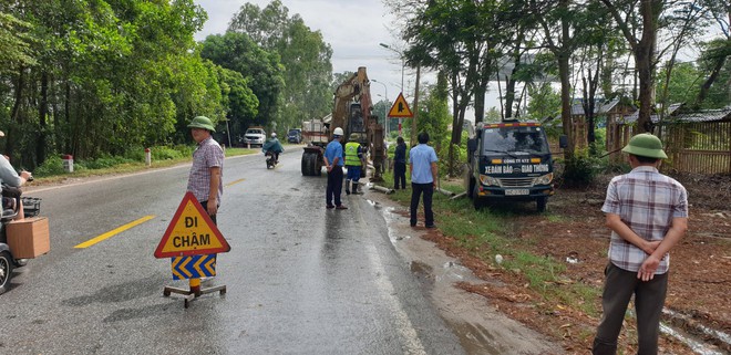 Cận cảnh rào đóng đường ngang đấu nối trái phép vào QL10 qua địa bàn Thanh Hóa - Ảnh 7.