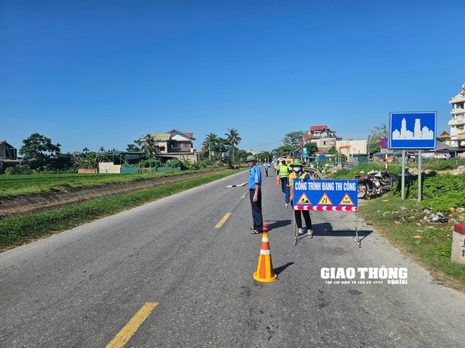 Cận cảnh rào đóng đường ngang đấu nối trái phép vào QL10 qua địa bàn Thanh Hóa - Ảnh 4.