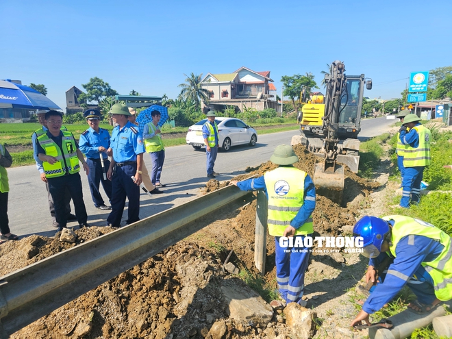 Cận cảnh rào đóng đường ngang đấu nối trái phép vào QL10 qua địa bàn Thanh Hóa - Ảnh 3.