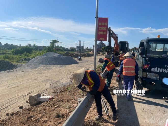 Cận cảnh rào đóng đường ngang đấu nối trái phép vào QL10 qua địa bàn Thanh Hóa - Ảnh 6.