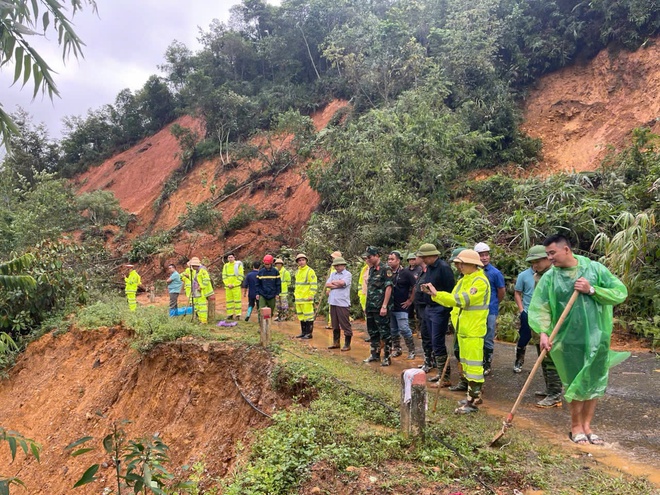 [Video] Đã tìm thấy thi thể 15 người trong vụ sạt lở cuốn theo ôtô, xe máy ở Cao Bằng- Ảnh 7.