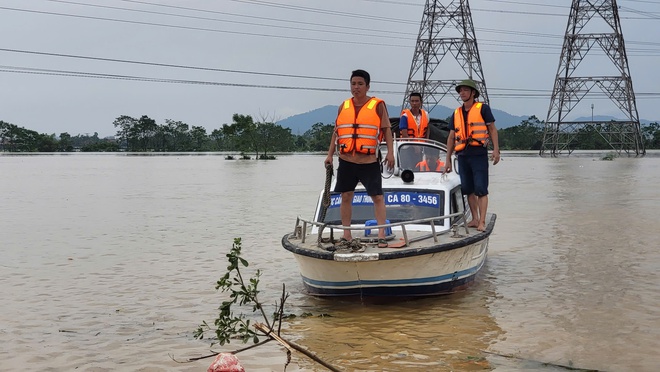 Huyện Hiệp Hòa, Bắc Giang: Chăm lo cho người dân vùng lũ- Ảnh 3. Huyện Hiệp Hòa, Bắc Giang: Chăm lo cho người dân vùng lũ- Ảnh 3.
