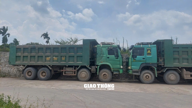 Chùm ảnh: Xe chở vật liệu có dấu hiệu quá tải chạy nườm nượp qua nhiều huyện thuộc tỉnh Hưng Yên- Ảnh 14. Chùm ảnh: Xe chở vật liệu có dấu hiệu quá tải chạy nườm nượp qua nhiều huyện thuộc tỉnh Hưng Yên- Ảnh 14.