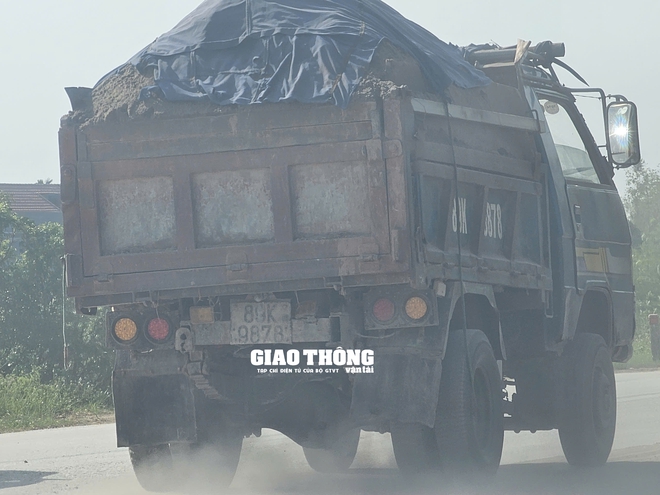 Xe có dấu hiệu quá tải vẫn