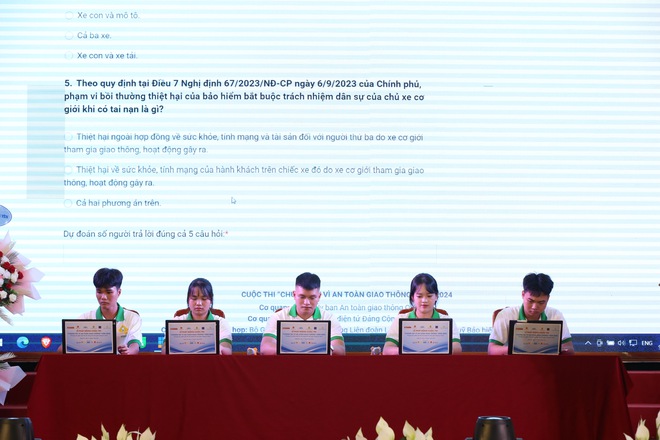 Đẩy mạnh công tác tuyên truyền ATGT đến đông đảo người dân - Ảnh 6.