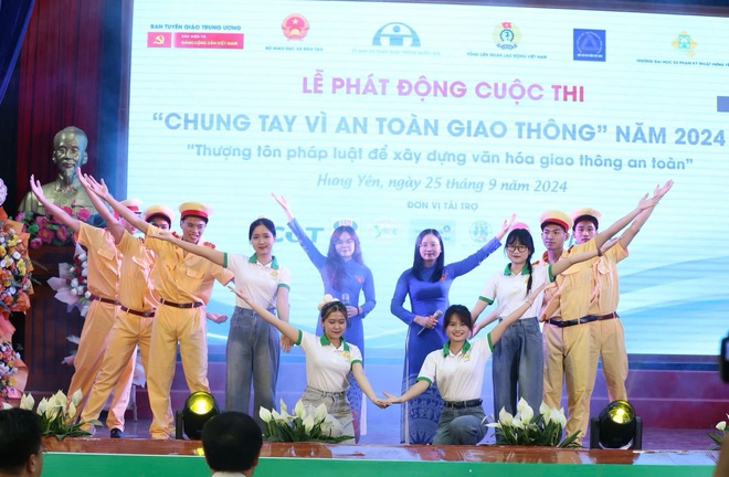 Đẩy mạnh công tác tuyên truyền ATGT đến đông đảo người dân - Ảnh 5.