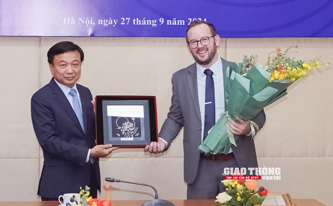 Bộ GTVT trao Kỷ niệm chương cho Bí thư thứ nhất Đại sứ quán Australia- Ảnh 5.