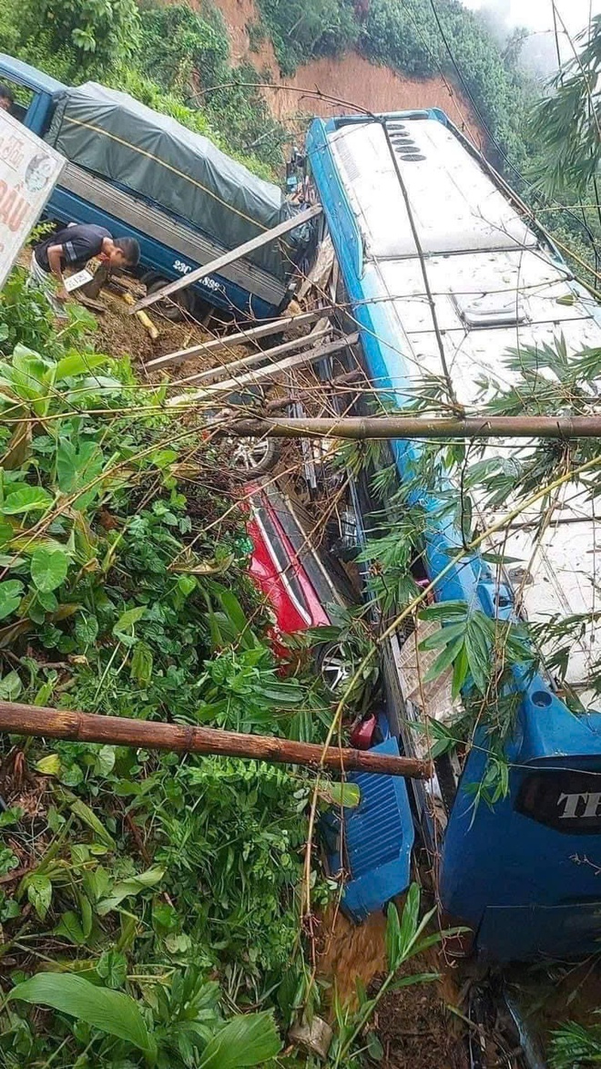 Dự kiến ngày mai (1/10), thông xe đoạn QL2 ở Hà Giang sạt lở vùi lấp nhiều người và xe- Ảnh 7. Dự kiến ngày mai (1/10), thông xe đoạn QL2 ở Hà Giang sạt lở vùi lấp nhiều người và xe- Ảnh 7.