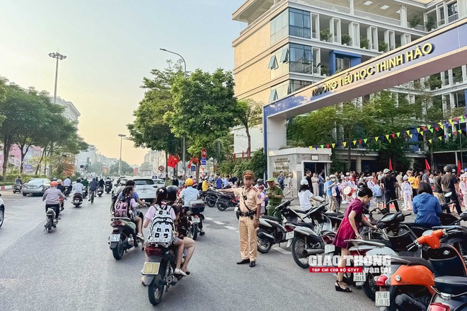 Sáng ngày khai giảng, CSGT xử nghiêm vi phạm giao thông - Ảnh 5.