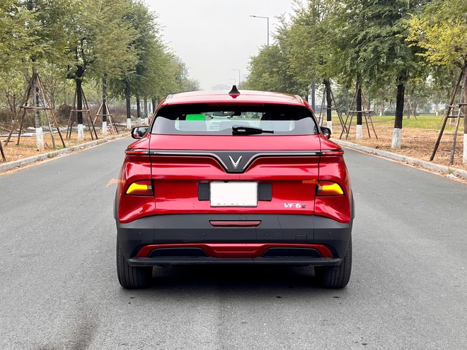 Chạy 3.000 km, VinFast VF6 tiêu chuẩn bán lại giá bất ngờ- Ảnh 5. Chạy 3.000 km, VinFast VF6 tiêu chuẩn bán lại giá bất ngờ- Ảnh 5.
