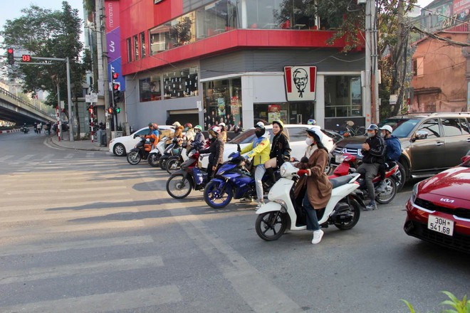 Giao thông cận Tết: “Giờ nào cũng là cao điểm”- Ảnh 4.