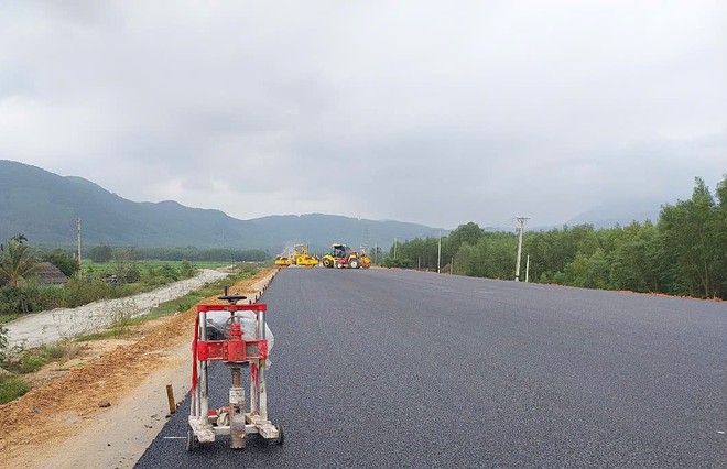 Dự án cao tốc Quảng Ngãi – Hoài Nhơn chậm tiến độ: Chủ đầu tư yêu cầu điều chuyển khối lượng, tăng mũi thi công - Ảnh 4.