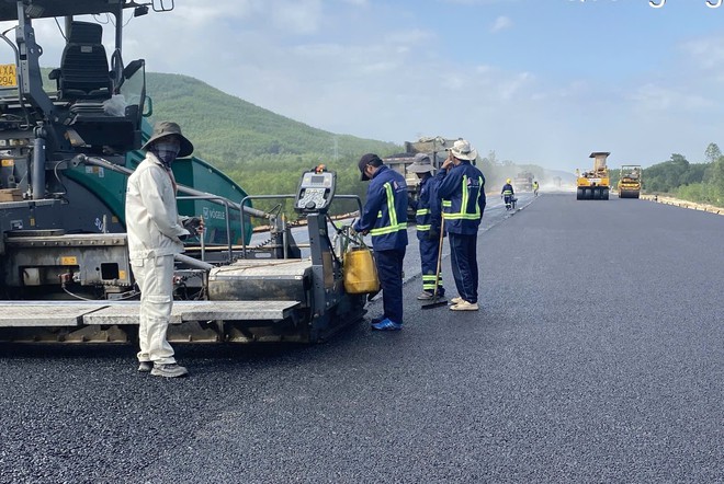 Dự án cao tốc Quảng Ngãi – Hoài Nhơn chậm tiến độ: Chủ đầu tư yêu cầu điều chuyển khối lượng, tăng mũi thi công - Ảnh 5.