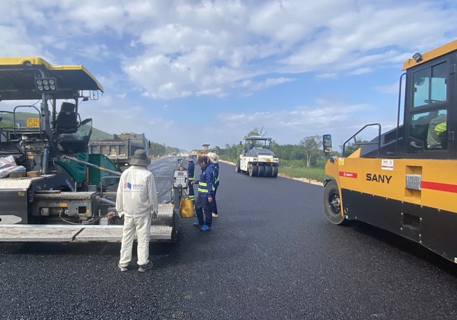 Dự án cao tốc Quảng Ngãi – Hoài Nhơn chậm tiến độ: Chủ đầu tư yêu cầu điều chuyển khối lượng, tăng mũi thi công - Ảnh 3.