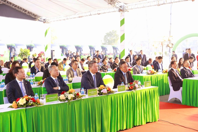 Hà Nội: Khai trương xe tuyến buýt điện đầu tiên chạy nhiều lộ trình phục vụ người dân - Ảnh 4.