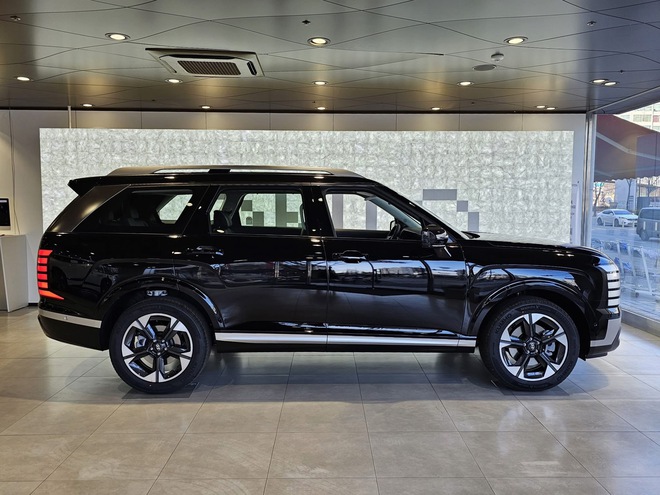 Cận cảnh Hyundai Palisade 2025 tại đại lý: Nội thất gây tranh cãi- Ảnh 3.