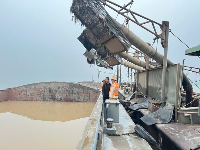 Video bắt quả tang 6 đối tượng đang khai thác cát trái phép quy mô lớn trên sông Hồng


- Ảnh 3.