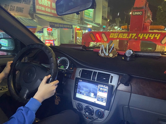 Sự thật bất ngờ về clip con trai 12 tuổi lái xe ôtô chở bố đã uống rượu về nhà- Ảnh 2. Sự thật bất ngờ về clip con trai 12 tuổi lái xe ôtô chở bố đã uống rượu về nhà- Ảnh 2.