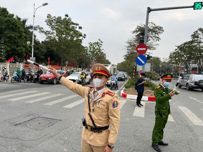 Hà Nội huy động tối đa lực lượng bảo đảm ATGT đêm Giao thừa- Ảnh 3. Hà Nội huy động tối đa lực lượng bảo đảm ATGT đêm Giao thừa- Ảnh 3.