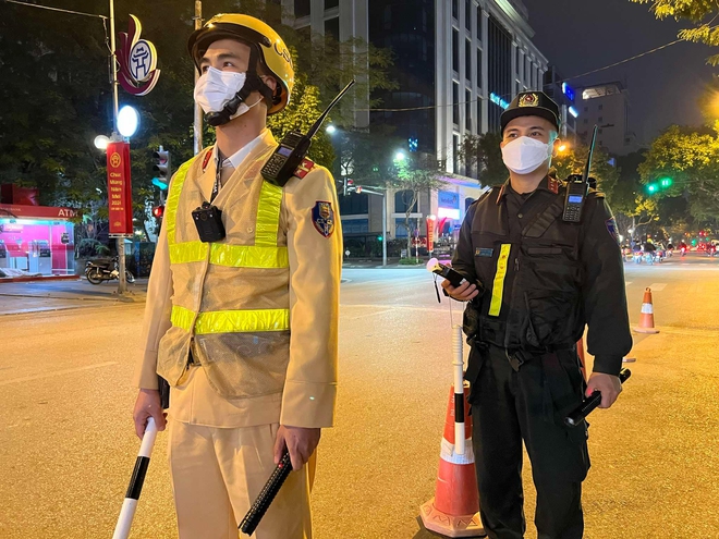 Hà Nội huy động tối đa lực lượng bảo đảm ATGT đêm Giao thừa- Ảnh 4. Hà Nội huy động tối đa lực lượng bảo đảm ATGT đêm Giao thừa- Ảnh 4.