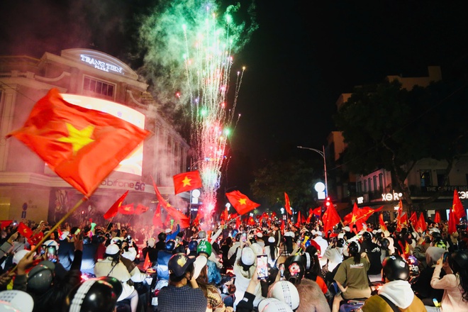 Hà Nội: Dòng người