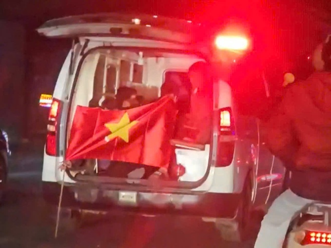 Tài xế xe cứu thương uống rượu chở người