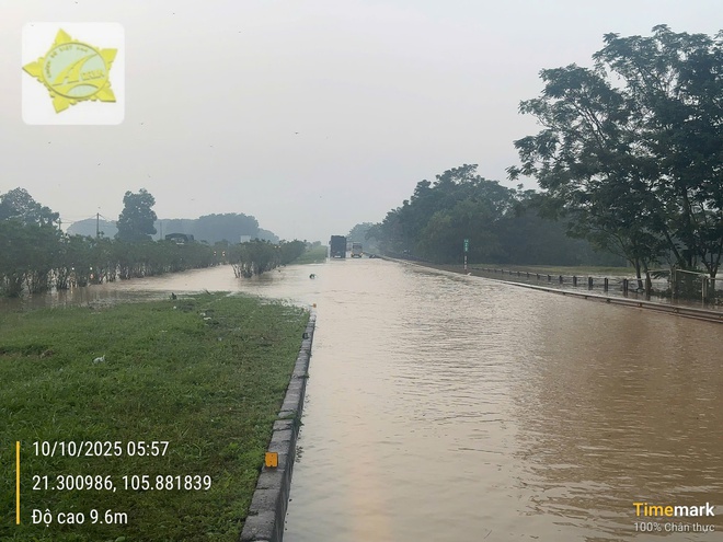 Cao tốc Hà Nội - Thái Nguyên đang bị ngập nước - Ảnh 6.