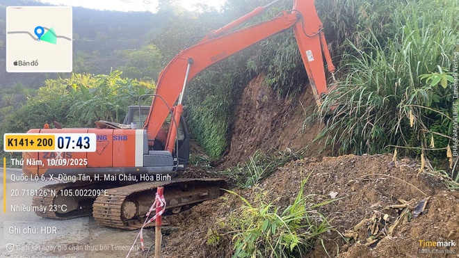 Xử lý điểm sạt lở mất an toàn giao thông tại Km141+200 QL6 - Ảnh 6.
