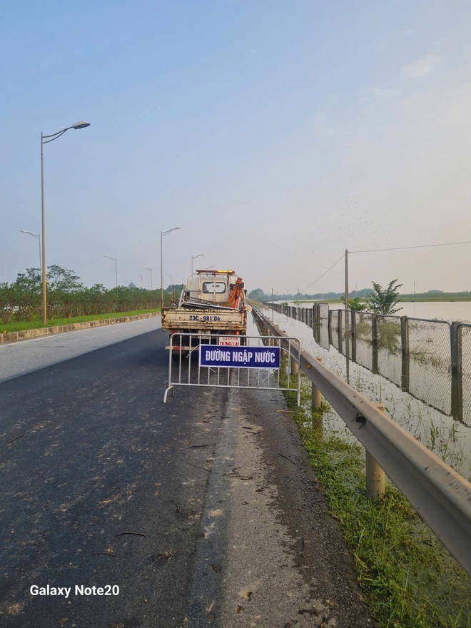 Nước trên cao tốc Hà Nội - Thái Nguyên đang rút - Ảnh 3.