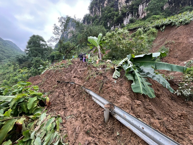 Cao Bằng: Hàng nghìn vị trí sạt lở, đất đá tràn xuống mặt đường gần 800 nghìn mét khối - Ảnh 2.