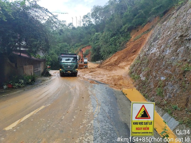Cao Bằng: Hàng nghìn vị trí sạt lở, đất đá tràn xuống mặt đường gần 800 nghìn mét khối - Ảnh 5.