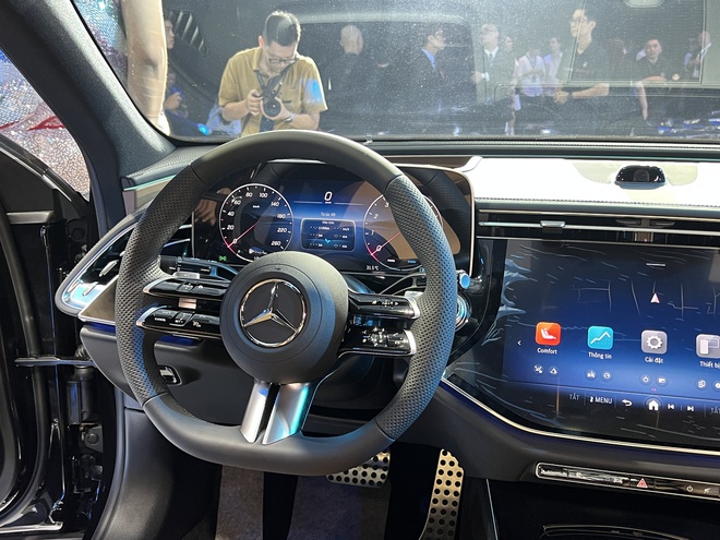 Mercedes-Benz E-Class 2025 chốt giá từ 2,449 tỷ đồng, điểm nhấn màn hình và ADAS - Ảnh 9.
