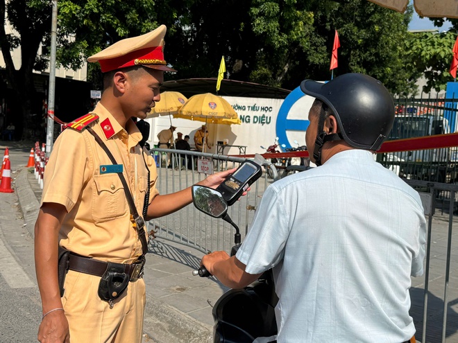 Đồng loạt kiểm tra nồng độ cồn trên toàn quốc - Ảnh 5.