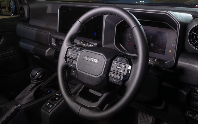 Ngắm Toyota Land Cruiser FJ 2026 ngoài đời thực, dân off-road mê mẩn - Ảnh 7.