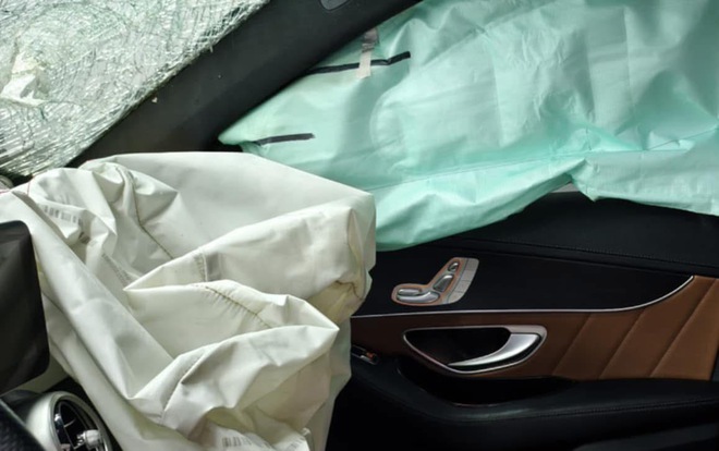 Để đồ vật trên táp-lô ô tô, nguy hiểm tiềm ẩn khi tai nạn - Ảnh 2.