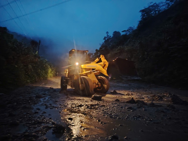 Khắc phục sạt lở tuyến đường đèo Lò Xo: Dốc toàn lực 